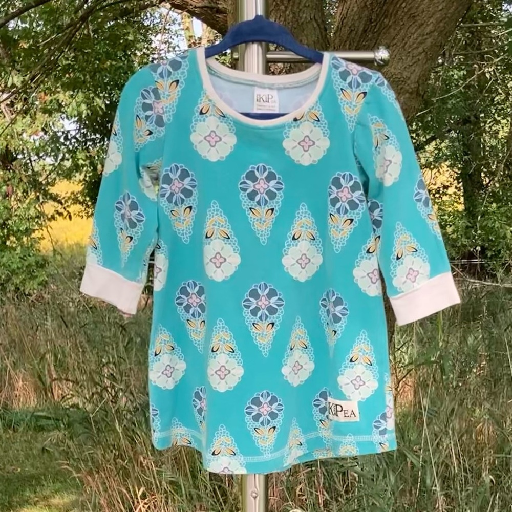 K Pea:  Girl’s 3/4 sleeved teal print tunic w/ cream trim.  Size 3T.